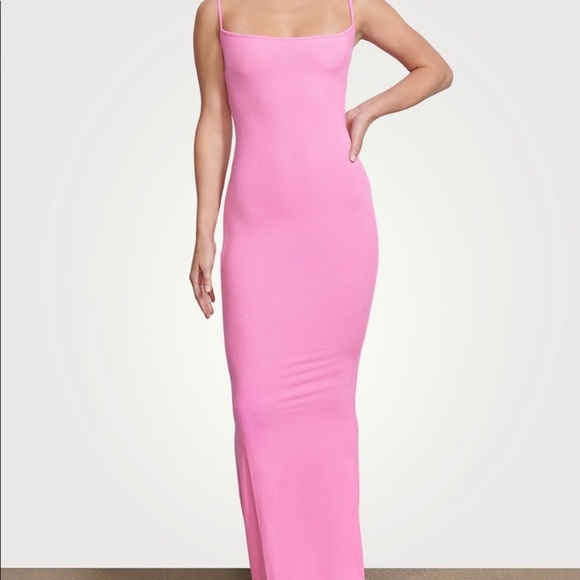 SKIMS Dresses & Skirts - Skims Soft Lounge Sip Dress
Shade Bubblegum